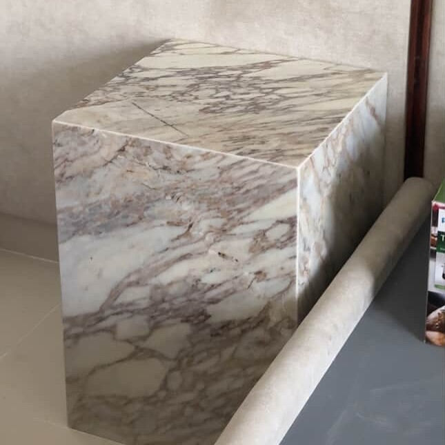 Calacatta Viola Plinth 40x40x55